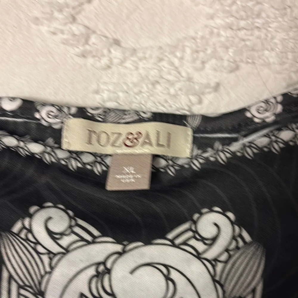 Women's Paisley Lace Top - Picture 2 of 3